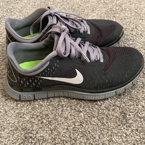 Nike Free running shoes grey/black women’s size 5